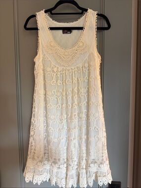 Umi White Top with Pink Floral Logo Tag